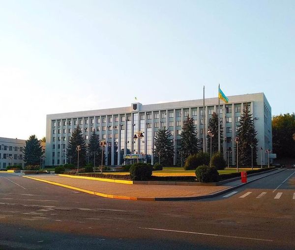12 політичних партій висувається до обласної ради