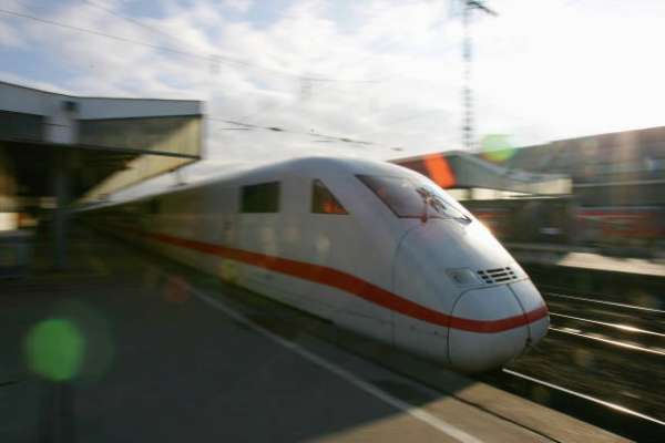 5 кілометрів без втручання водія: у Японії випробували безпілотний швидкісний потяг