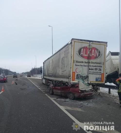 На трасі Київ-Одеса сталася смертельна ДТП із вантажівкою: четверо загиблих