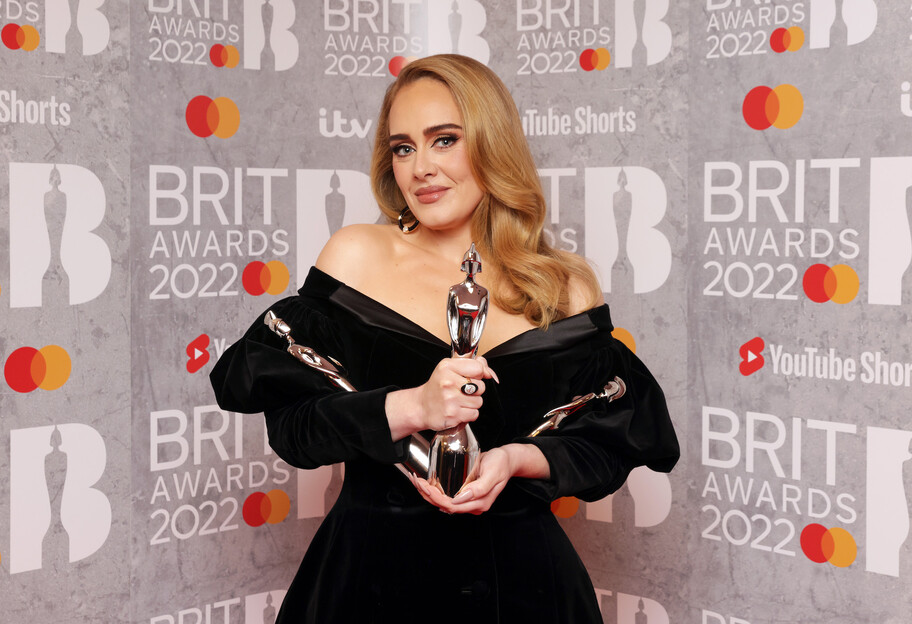 Адель у сукні від українського бренду стала тріумфатором Brit Awards 2022