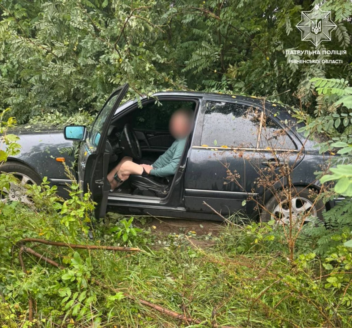 Фото - патрульна поліція Рівненщини