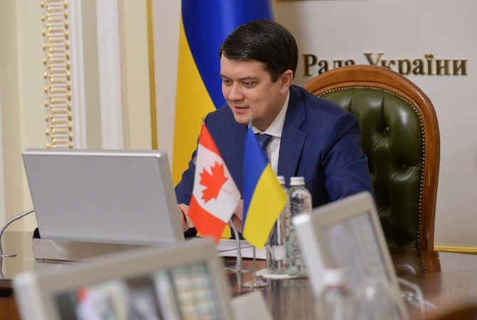 Чи введуть в Україні комендантську годину?