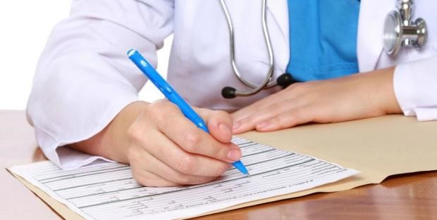 Чоловіка можна було б врятувати: на Рівненщині судитимуть лікарку