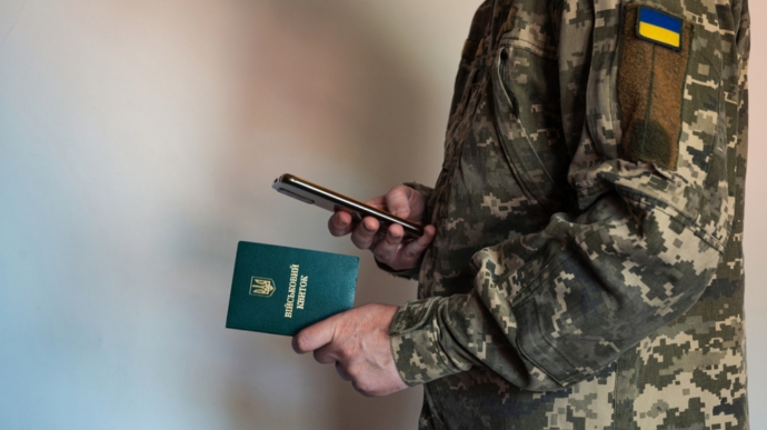 Чоловіки віком від 18 до 22 років зможуть безперешкодно перетинати кордон, але з військово-обліковим документом