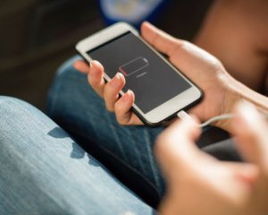 Чому не варто розмовляти по телефону, коли він заряджається