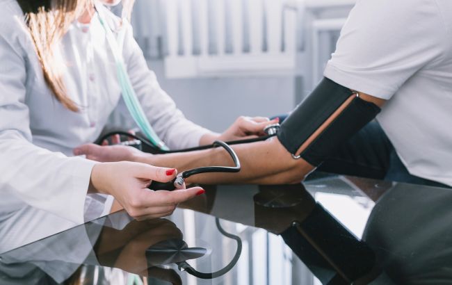 Для вимірювання артеріального тиску важлива поза