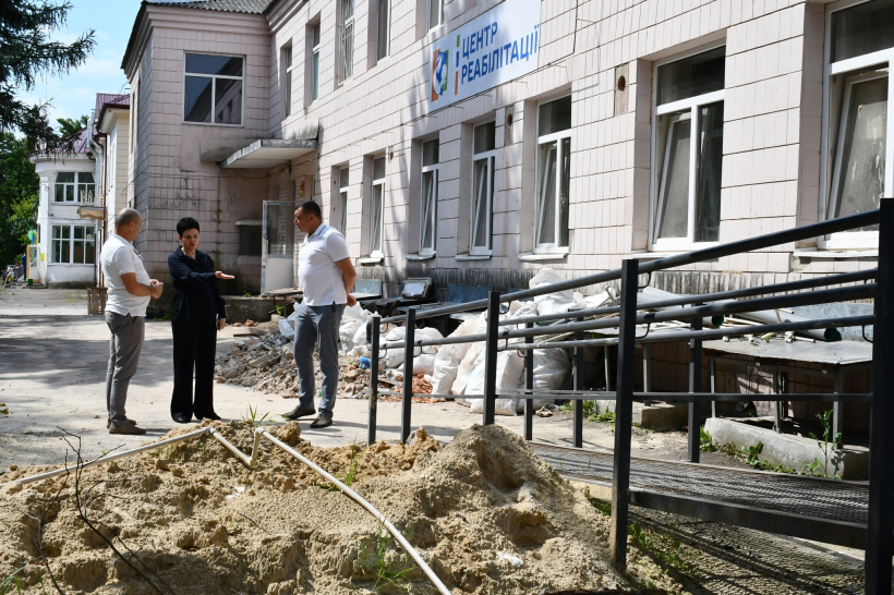 До дитячої лікарні у Рівному можна буде заїхати візочком без проблем