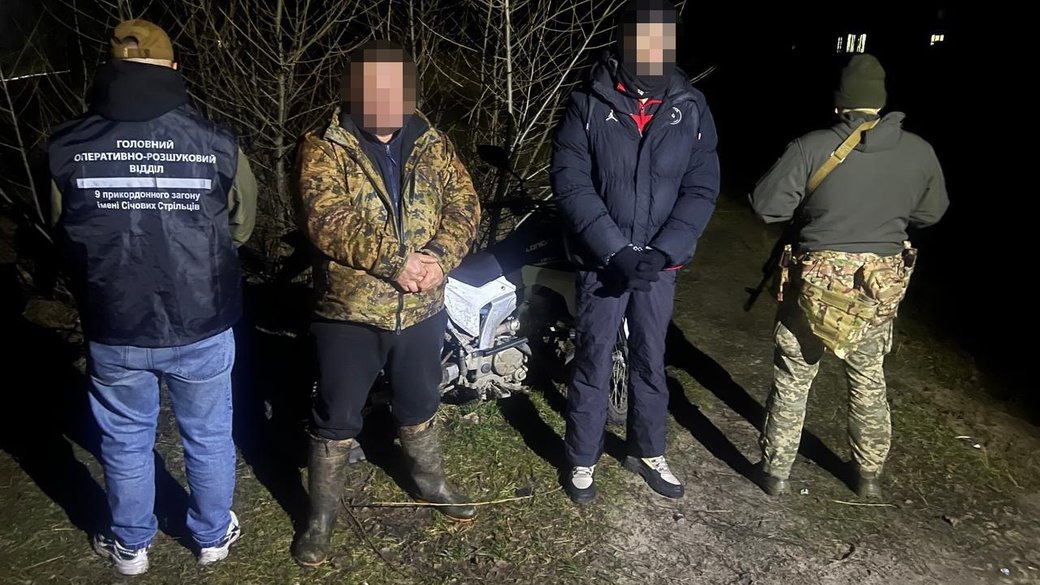 До кордону – на мотоциклі: багатодітний батько допомагав втікачам втекти з України