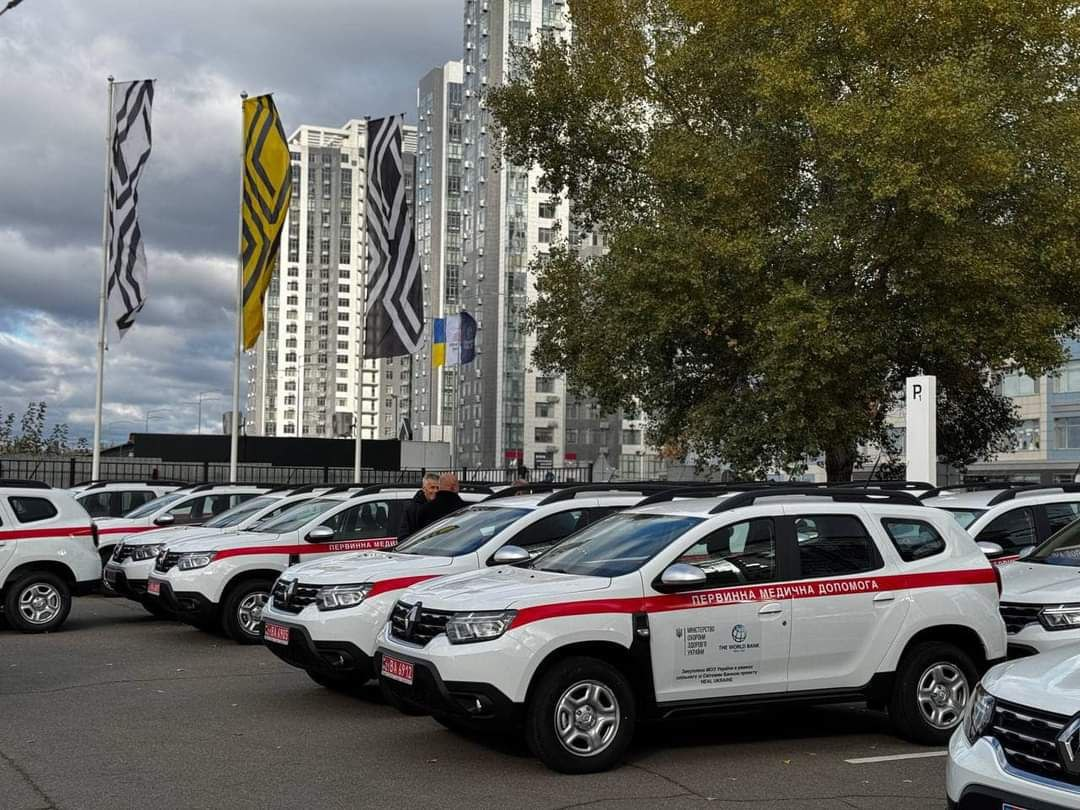 До пацієнтів – на нових авто: Рівненщина отримала 10 нових авто для медиків