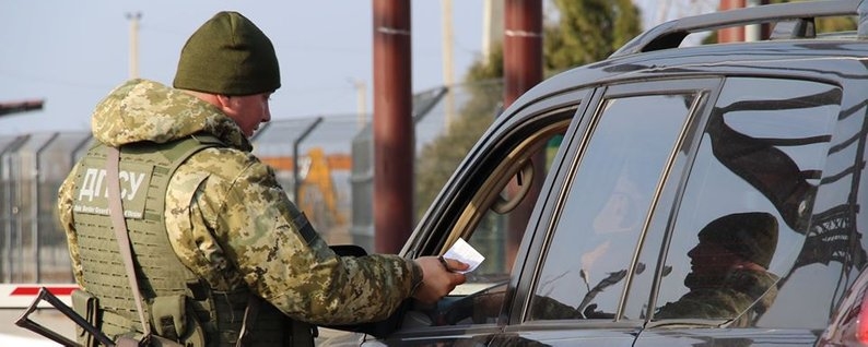 Дружина намагалася провезти чоловіка через угорський кордон у багажнику Lexus, – МВС