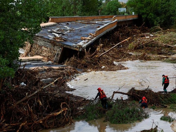 Іспанія йде під воду: майже на всій території країни не припиняються потужні зливи, є загиблі