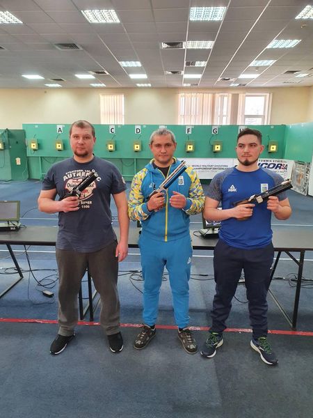 Із  Чемпіонату України з кульової стрільби троє рівнян привезли перемогу
