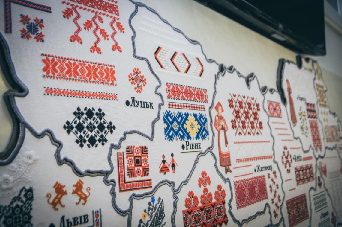 Карту-рекордсменку вишили рівненські майстрині