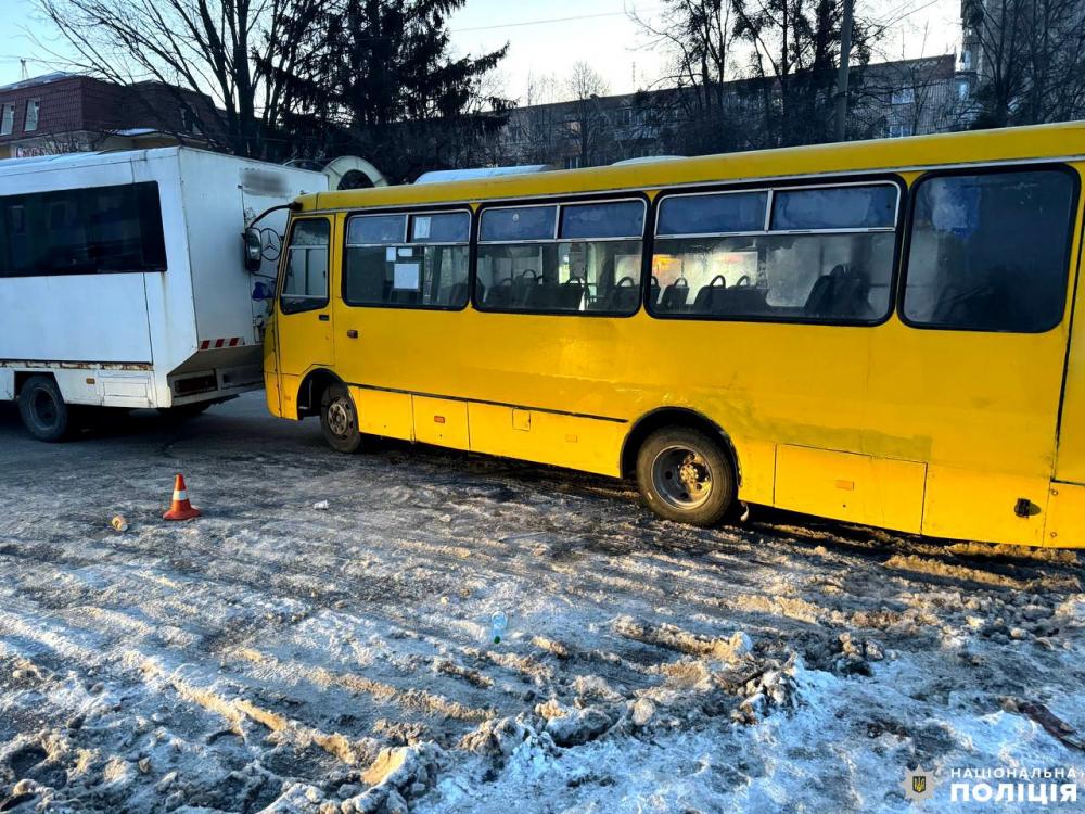 Ледь не загинув водій маршрутки, коли хотів її зупинити 