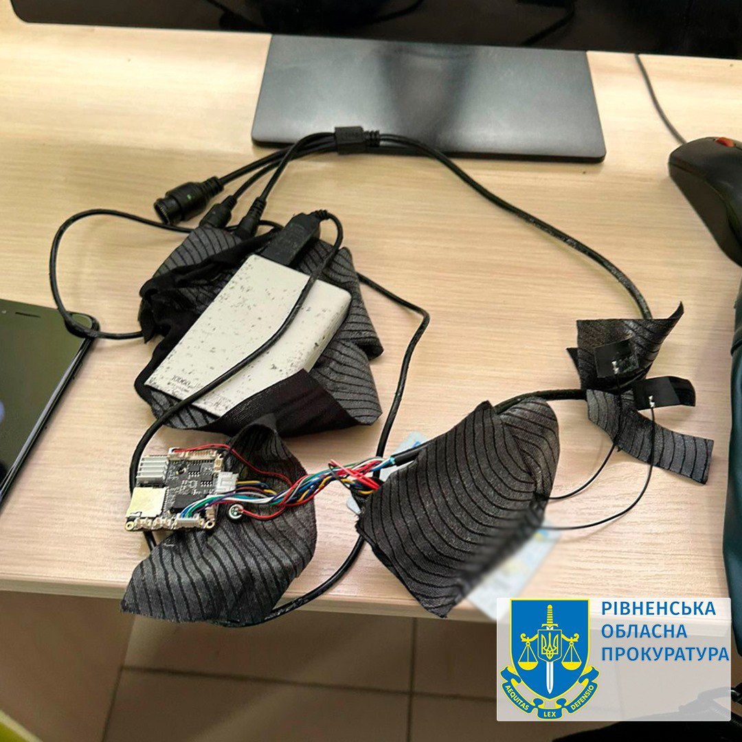 Мали при собі відеокамеру і навушник: так здавали на посвідчення водія