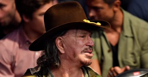 Міккі Рурк опинився у центрі скандалу: шахраї збирали гроші йому на житло