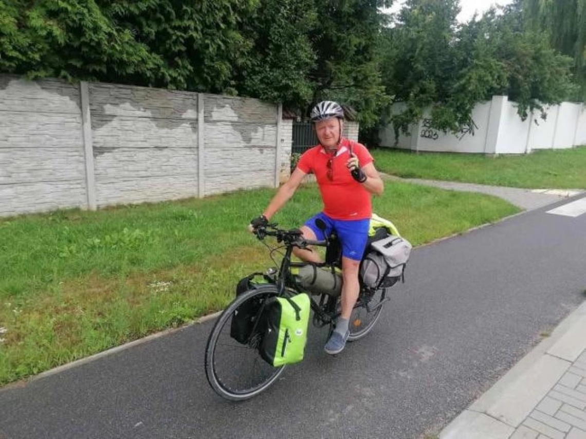 Музикант із Здовбиці об’їхав Європу на велосипеді, збираючи гроші для ЗСУ