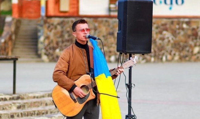 Музикант з Рівного відіграв понад 60 вуличних концертів в шести областях України