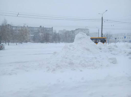 На автодорозі Київ-Чоп поблизу зупинки знайшли чоловіка якого присипало снігом