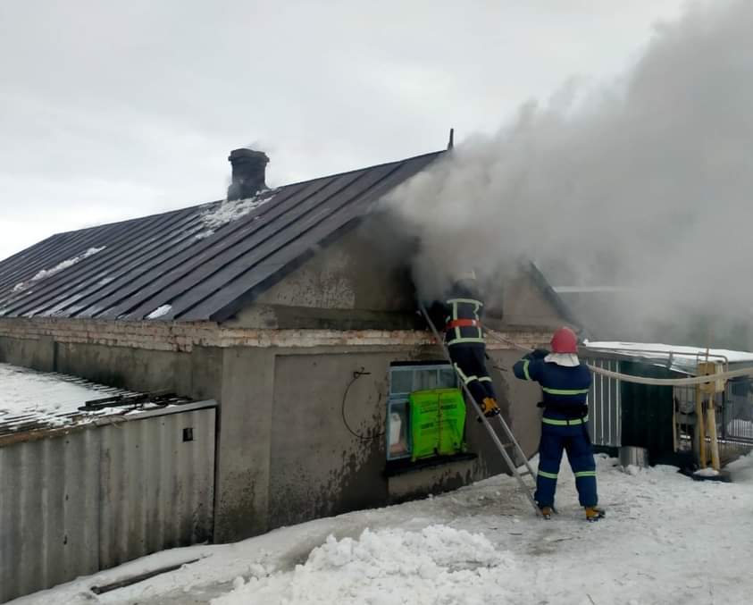 Під час пожежі на Дубенщині згоріла 1 тонна грубих кормів