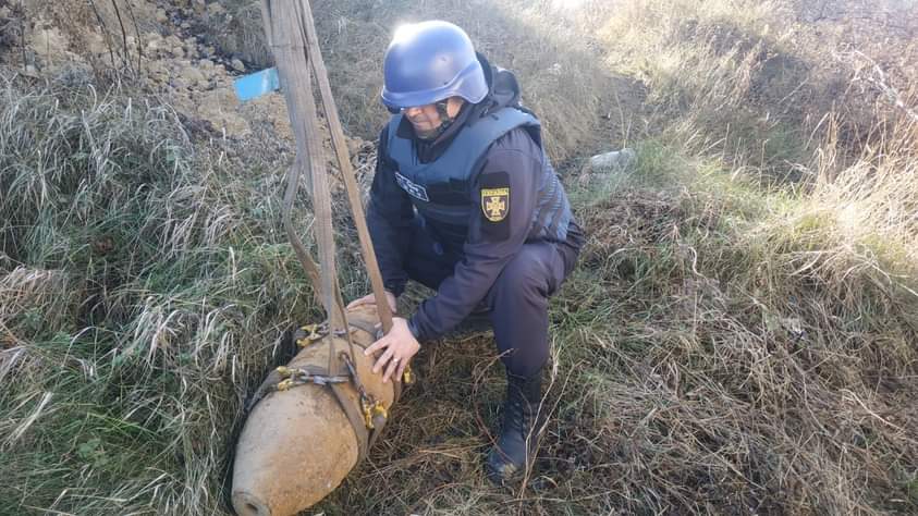 На Дубенщині знайшли 70-ти кілограмову авіаційну бомбу