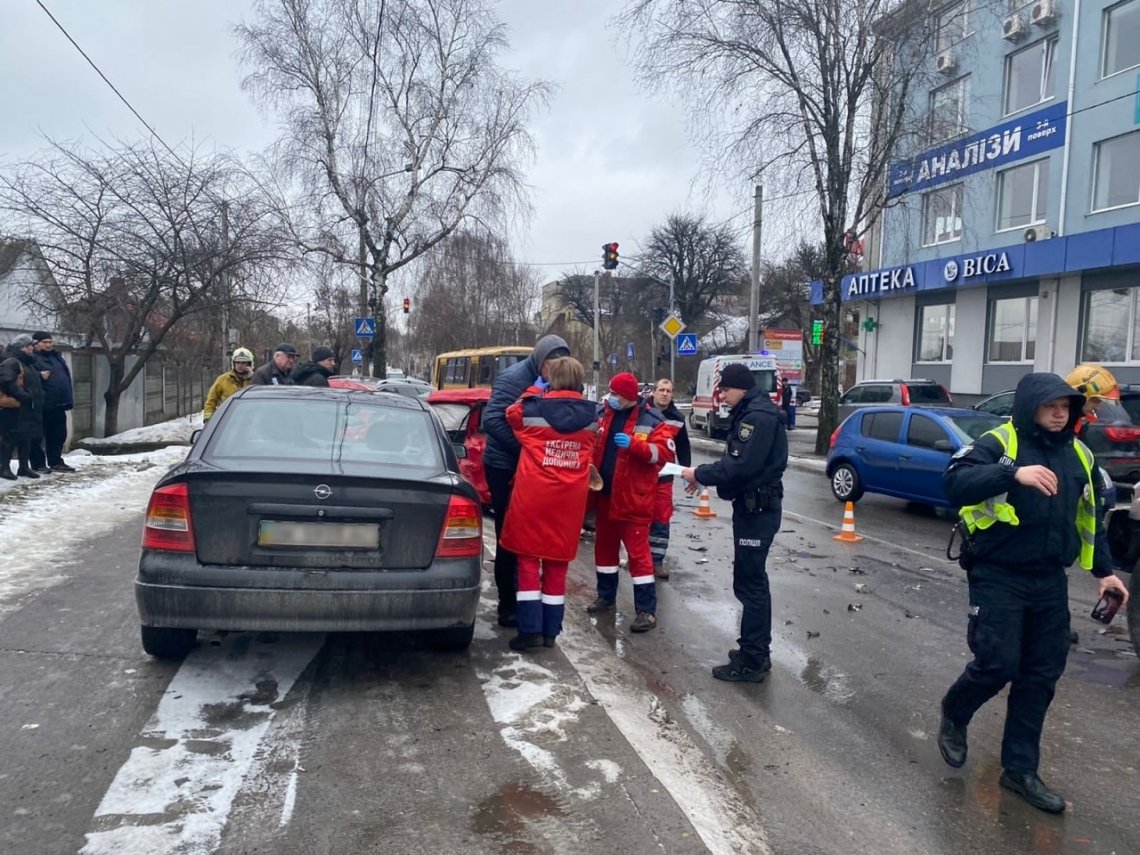 На Карнаухова у Рівному зіткнулися три автомобілі (ФОТО)