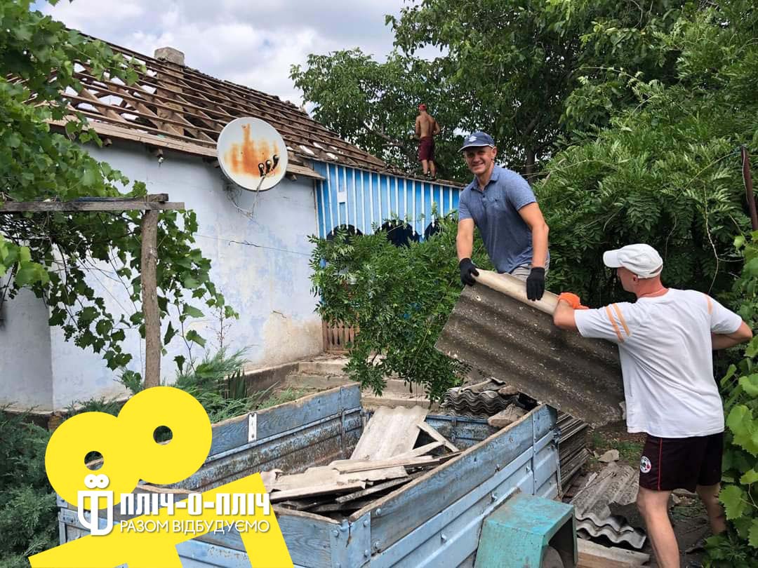 На Херсонщині відновлюють будинки бригади з Рівненщини