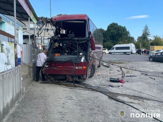 На Хмельниччині автобус, що віз дітей до Болгарії, потрапив у ДТП