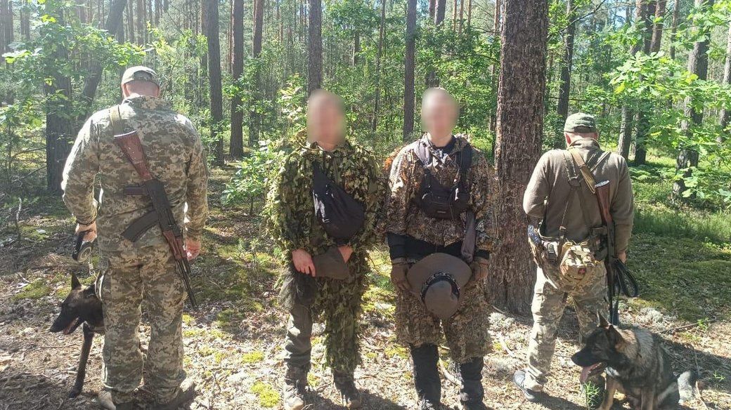 На кордоні утікачів виявили собаки
