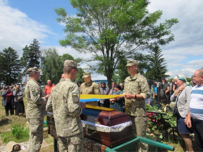 На Кореччині поховали воїна, який віддав життя за Україну