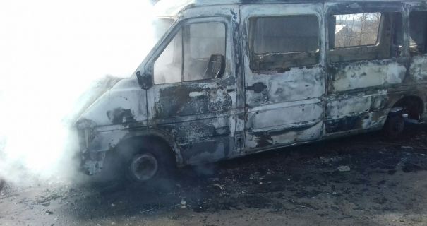 На Львівщині через підпал сухостою згоріли три автобуси
