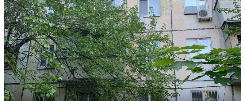 На Полтавщині трирічна дитина випала з вікна четвертого поверху: її госпіталізували