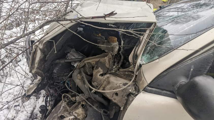 На Рівненщині - ДТП: вантажівка зіткнулась з легковиком та опинилася у кюветі