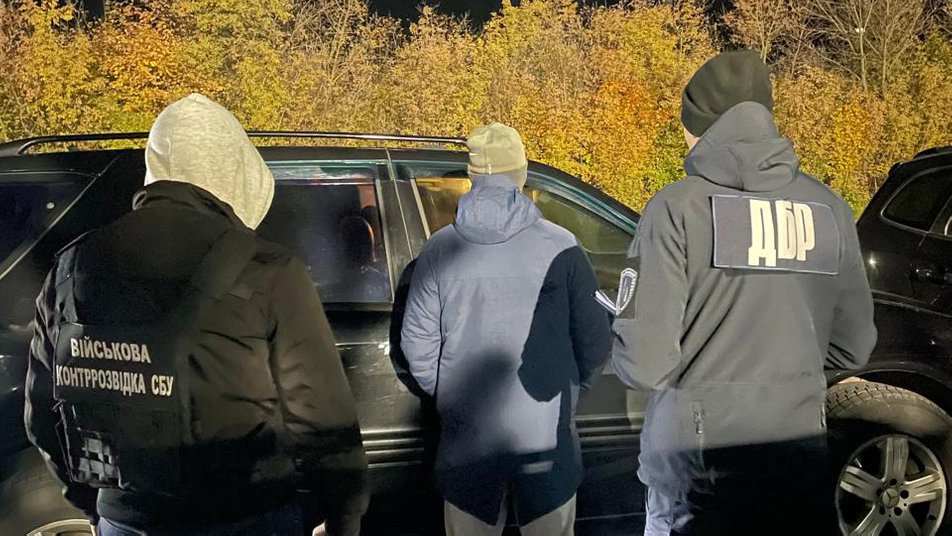 На Рівненщині експравоохоронець допомагав тікати з навчального центру військовозобов’язаним