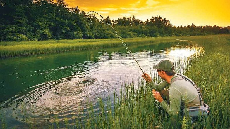 На Рівненщині ловити рибу уже можна, але тільки у річках