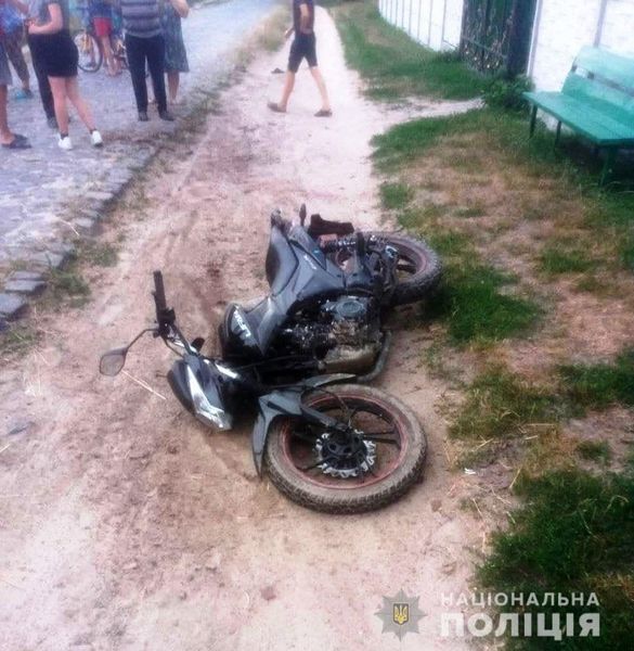 На Рівненщині поліцейські склали на 19-річного мотоцикліста сім адмінматеріалів