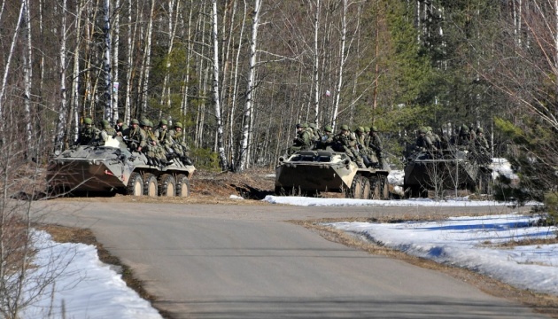 На Рівненщині помітили передислокацію військової техніки на території Білорусі