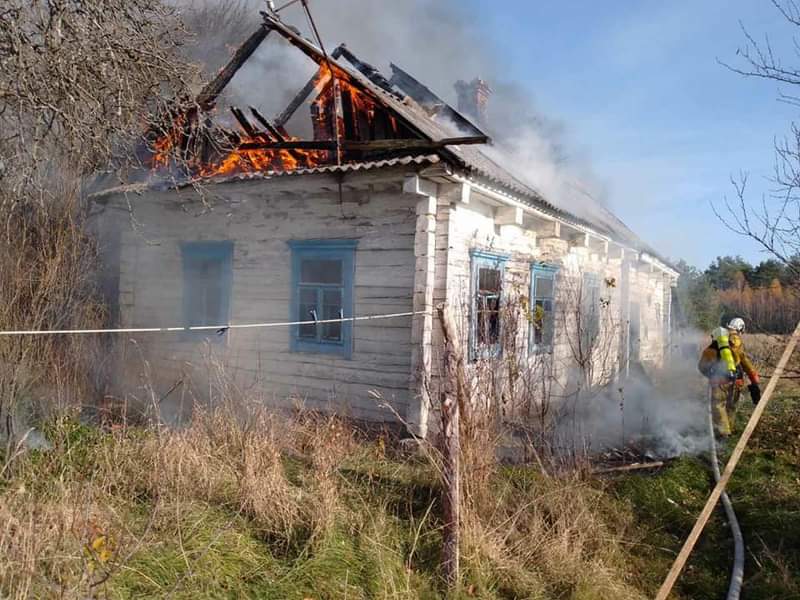 На Сарненщині під час ліквідації пожежі виявили мертве тіло чоловіка (ФОТО)