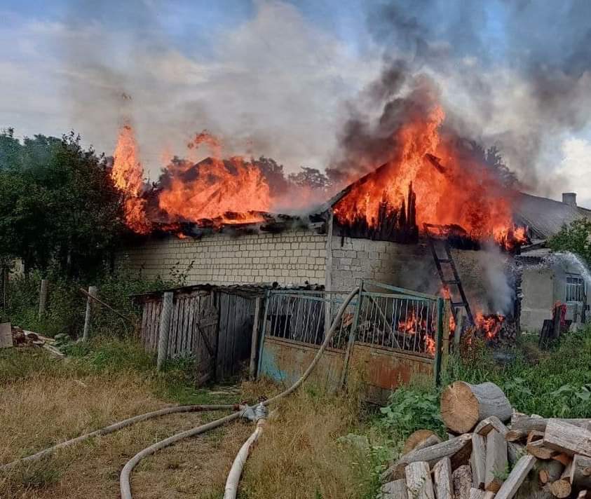 На Сарненщині сталася пожежа у приватному господарстві. Міг бути вибух