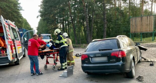 На трасі Городище-Старокостянтинів водій в'їхав у дерево