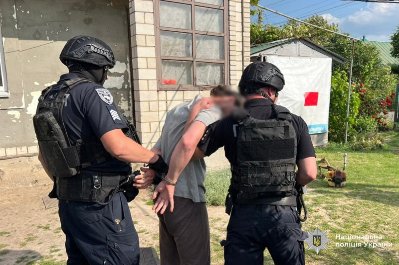 На Вінниччині чоловік загорнувся в російський прапор під час похорону воїна