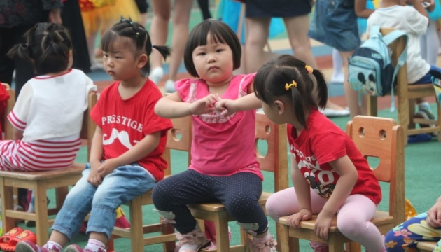 Народжуваність у Китаї впала до рекордно низького рівня