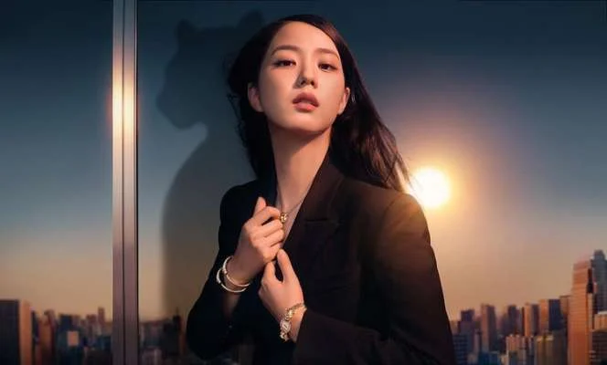 Найкрасивішою жінкою 2022 року стала південнокорейська співачка: як вона виглядає