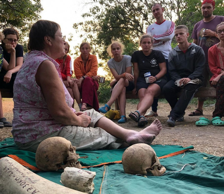Небіжчик з копитцем: Новий археологічний сезон на запорізькій Мамай-горі підніс перший сюрприз