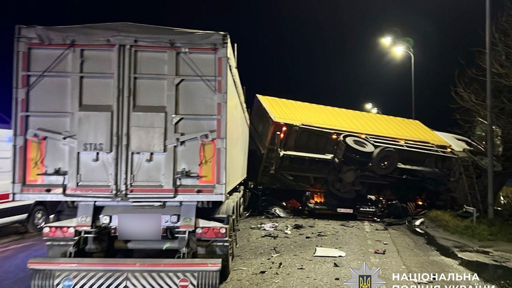 Неуважність водія: перекинуті та потрощені авто 