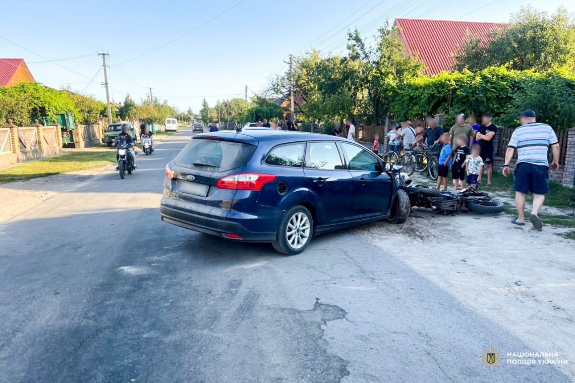 Невдалий маневр розвороту: до лікарні потрапили двоє неповнолітніх