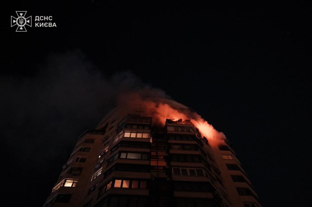 Нічна атака на Київ: влучення у будинки та є поранені