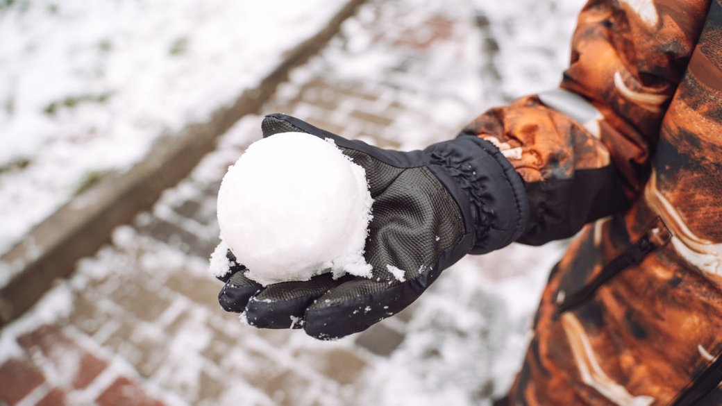 Обморозили стопи: на Рівненщині дитина та чоловік потрапили до лікарні
