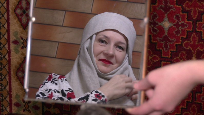 Отримала у спадок від бабусь: краєзнавиця з Рівненщини колекціонує українські хустки