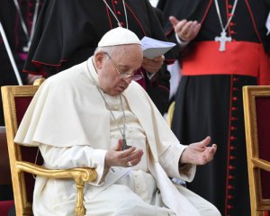 Папа Римський дозволив католицькій церкві благословляти одностатеві пари